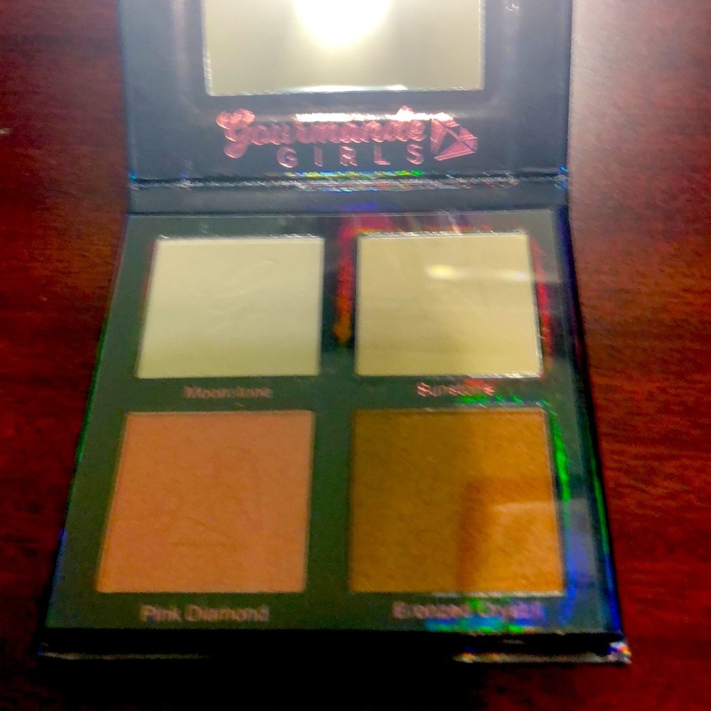 Gourmands Girls Cosmetics highlighter